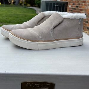 Toms Slip on Suede and Faux Fur Sneaker Women’s Size 8.5